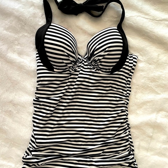 Tommy Bahama Other - 𝅺NWT Tommy Bahama size XS/TP-DD color black and white stripes underwire tankini